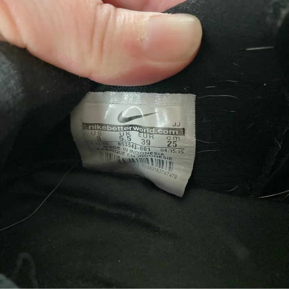 NIKE Lightweight Gray & Black Gym Shoes 8